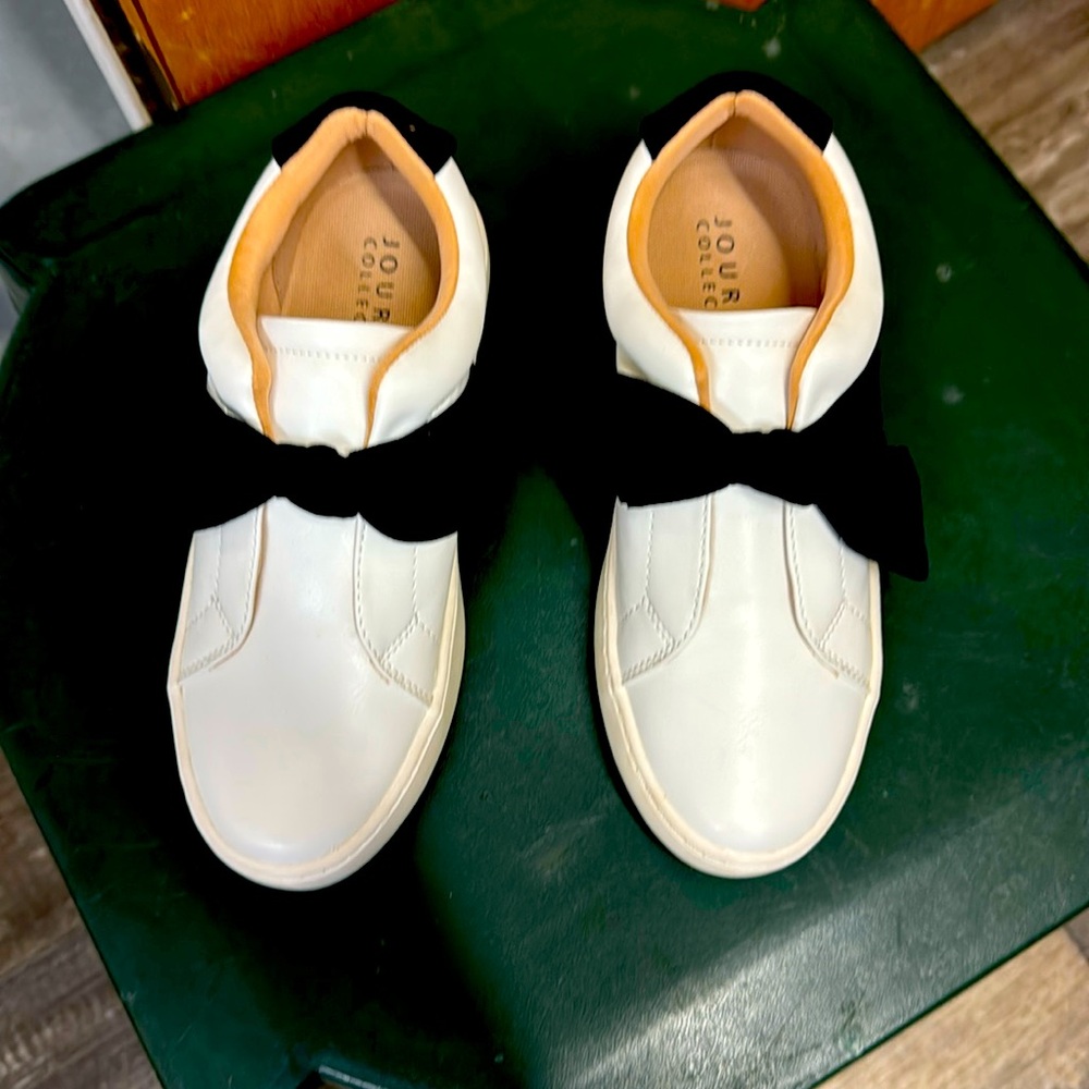 Beautiful Journee White with Black bow!!!